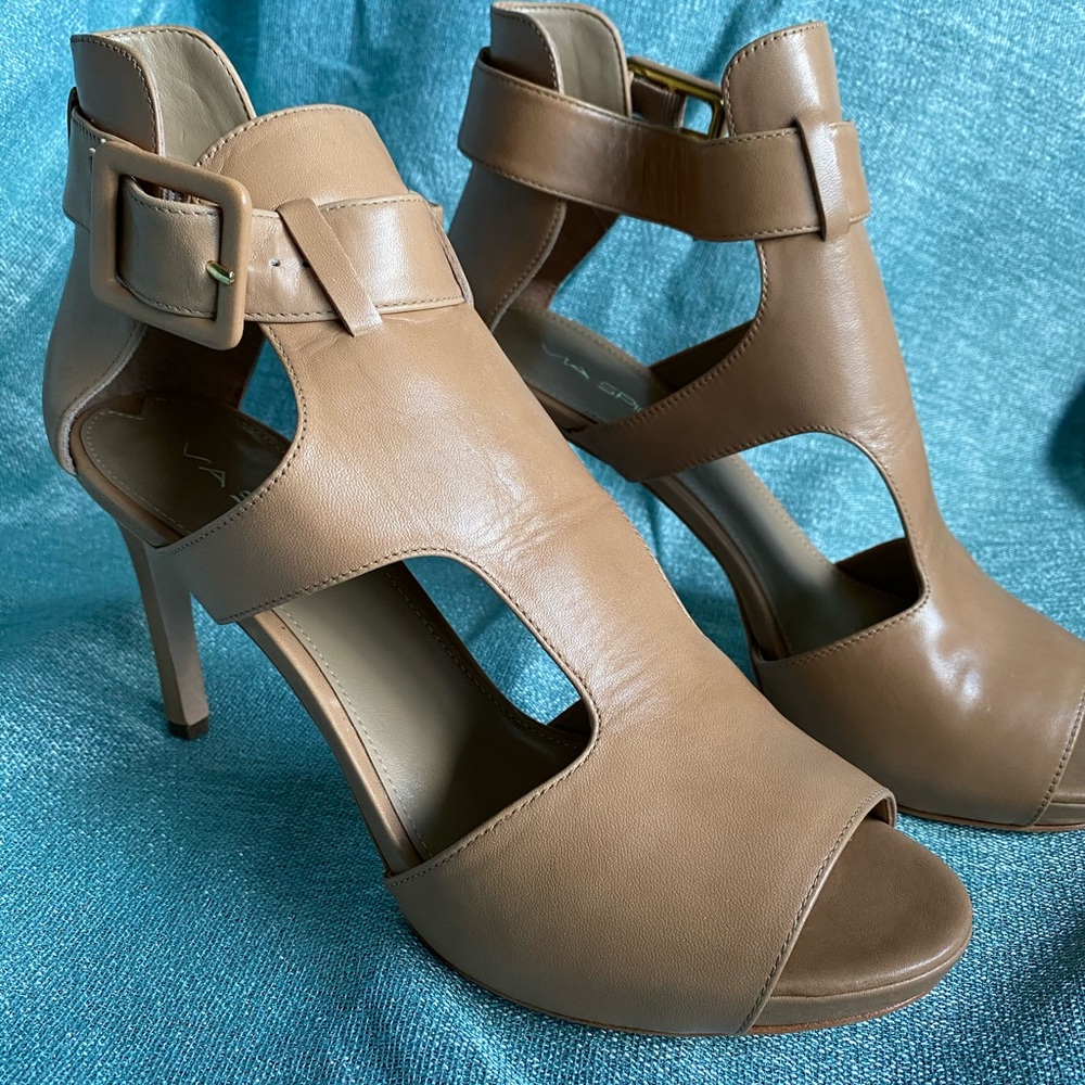 Neutral heels